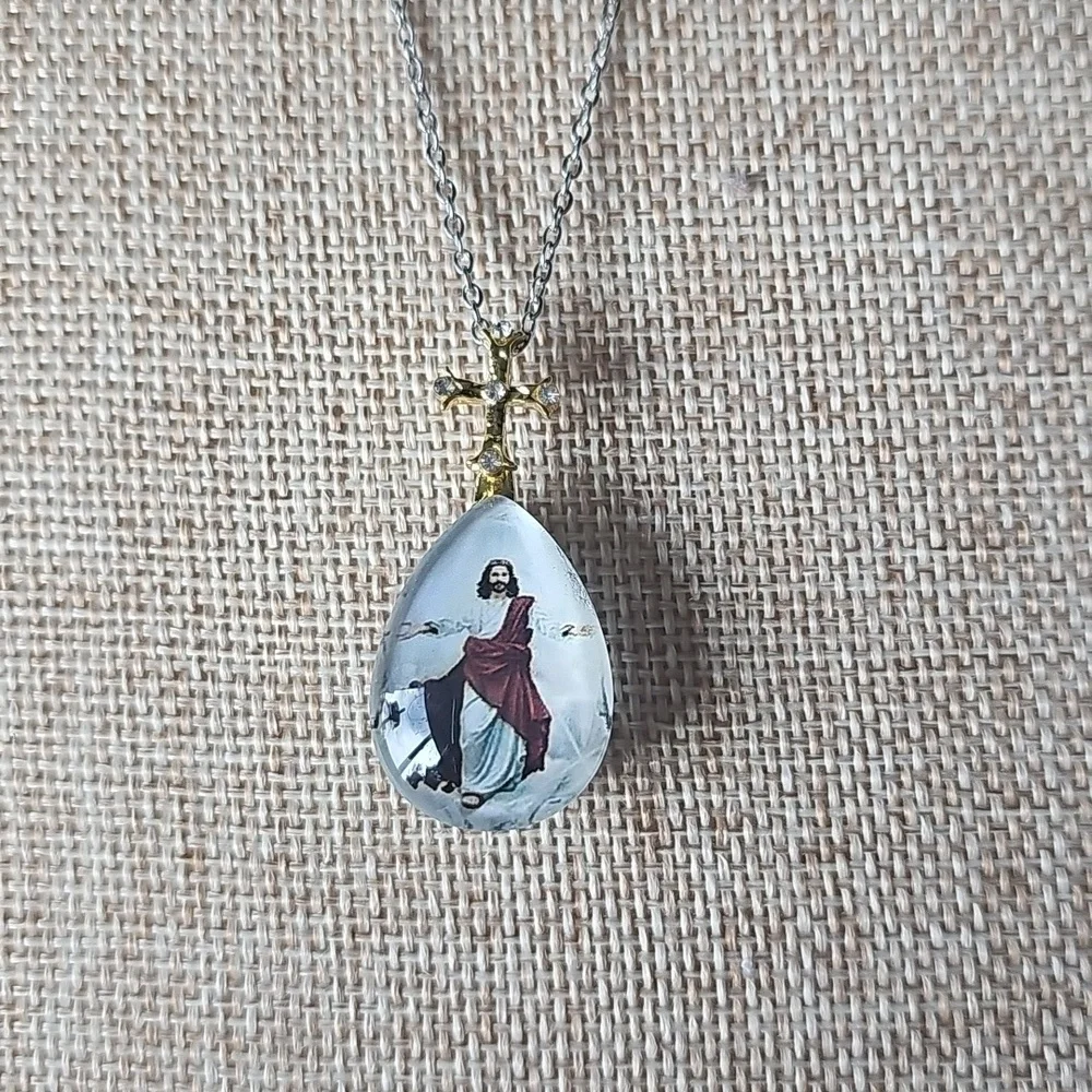 NIB Acrylic Double Sided Jesus Teardrop Shaped Necklace Gold Cross